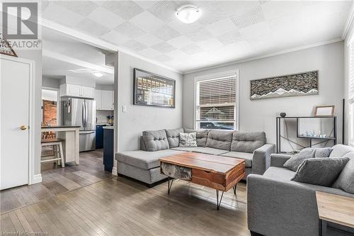 34 Murray Street, Grimsby, ON - Indoor Photo Showing Living Room