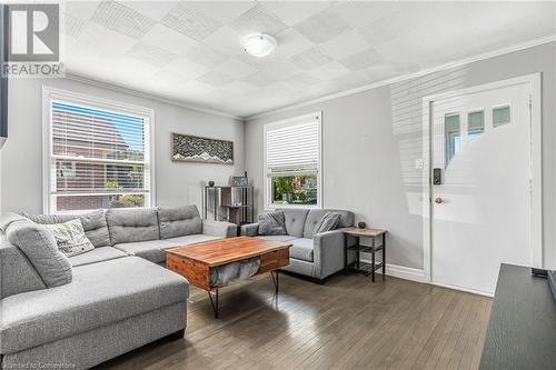 34 Murray Street, Grimsby, ON - Indoor Photo Showing Living Room