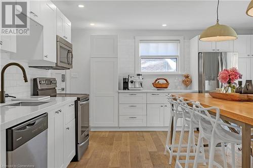 382 Lodor Street, Ancaster, ON - Indoor Photo Showing Kitchen With Upgraded Kitchen