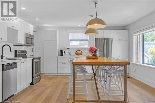 382 Lodor Street, Ancaster, ON - Indoor Photo Showing Kitchen With Upgraded Kitchen