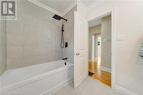 55 East 13Th Street, Hamilton, ON - Indoor Photo Showing Bathroom