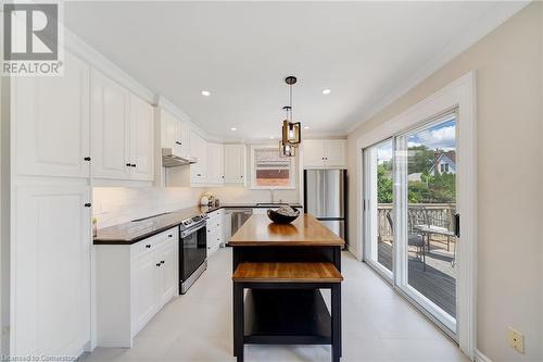 55 East 13Th Street, Hamilton, ON - Indoor Photo Showing Kitchen