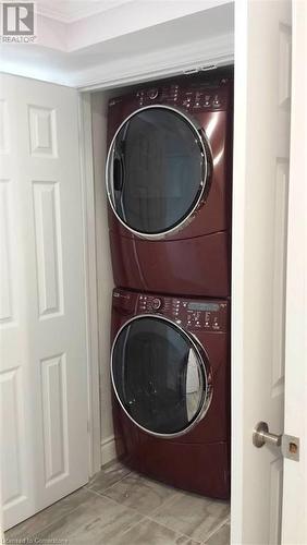 1216 Falgarwood Drive, Oakville, ON - Indoor Photo Showing Laundry Room