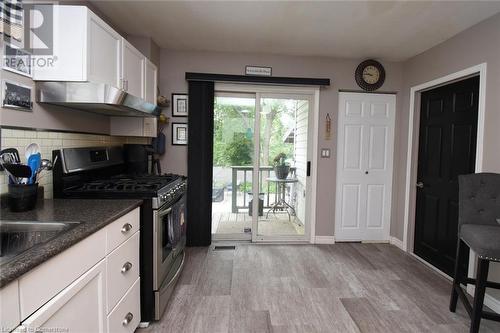 8 East 31St Street, Hamilton, ON - Indoor Photo Showing Kitchen