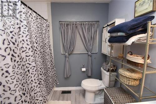 8 East 31St Street, Hamilton, ON - Indoor Photo Showing Bathroom