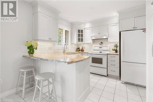 11 Bartonville Court, Hamilton, ON - Indoor Photo Showing Kitchen