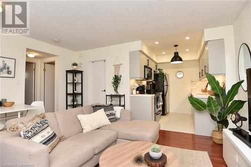 30 Western Battery Road Unit# 341, Toronto, ON - Indoor Photo Showing Living Room