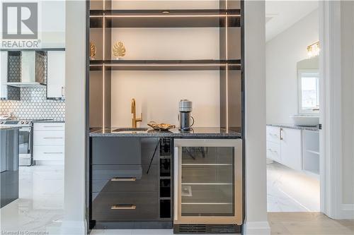 1458 Upper Sherman Avenue, Hamilton, ON - Indoor Photo Showing Kitchen