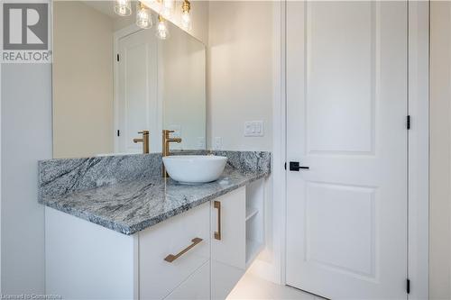 1458 Upper Sherman Avenue, Hamilton, ON - Indoor Photo Showing Bathroom