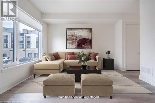 10 Windward Drive Unit# 76, Grimsby, ON - Indoor Photo Showing Living Room