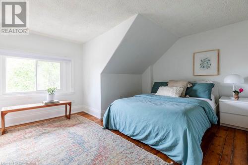 33 Homewood Avenue, Hamilton, ON - Indoor Photo Showing Bedroom