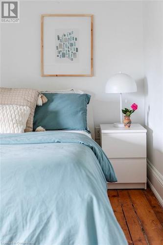 33 Homewood Avenue, Hamilton, ON - Indoor Photo Showing Bedroom