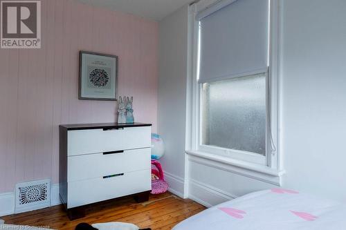 33 Homewood Avenue, Hamilton, ON - Indoor Photo Showing Bedroom