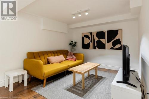 33 Homewood Avenue, Hamilton, ON - Indoor Photo Showing Living Room