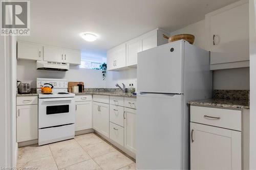 33 Homewood Avenue, Hamilton, ON - Indoor Photo Showing Kitchen