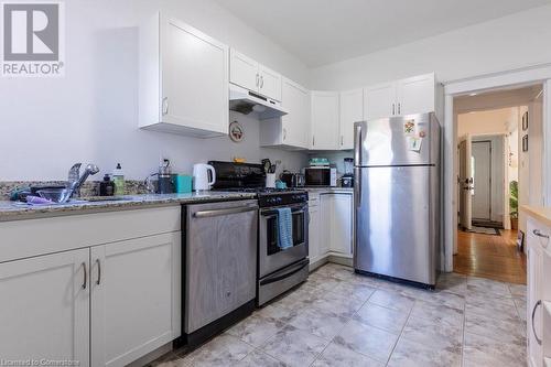 33 Homewood Avenue, Hamilton, ON - Indoor Photo Showing Kitchen