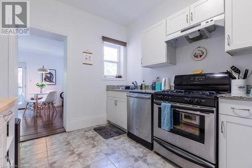 33 Homewood Avenue, Hamilton, ON - Indoor Photo Showing Kitchen