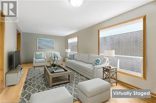 128 Summers Drive, Thorold, ON - Indoor Photo Showing Living Room