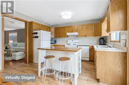 128 Summers Drive, Thorold, ON - Indoor Photo Showing Kitchen With Double Sink