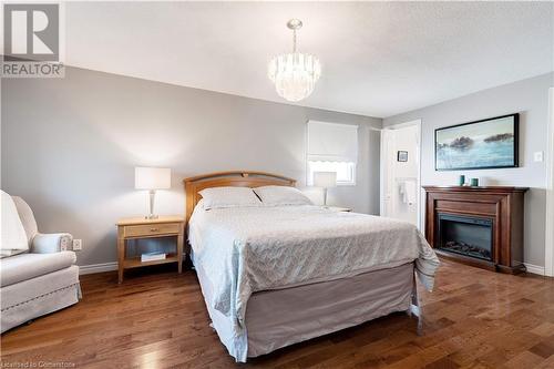 3200 Tania Crescent, Burlington, ON - Indoor Photo Showing Bedroom