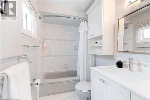 3200 Tania Crescent, Burlington, ON - Indoor Photo Showing Bathroom