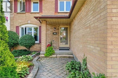 3200 Tania Crescent, Burlington, ON - Outdoor