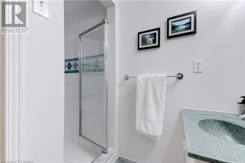 3200 Tania Crescent, Burlington, ON - Indoor Photo Showing Bathroom