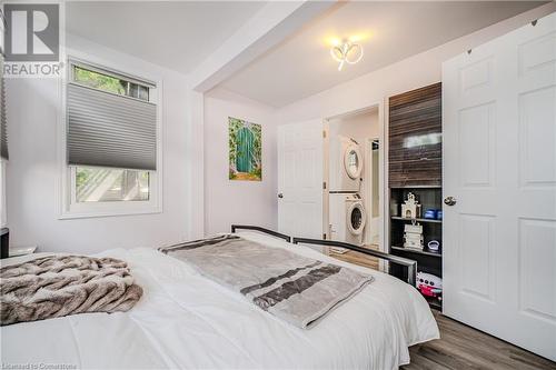 116 Park Row N, Hamilton, ON - Indoor Photo Showing Bedroom