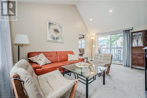 116 Park Row N, Hamilton, ON - Indoor Photo Showing Living Room