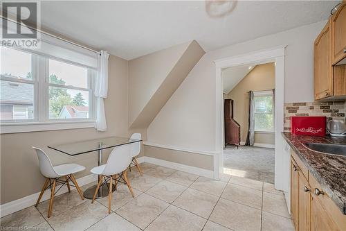 116 Park Row N, Hamilton, ON - Indoor Photo Showing Kitchen