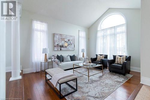 2 Donnici Drive, Hamilton, ON - Indoor Photo Showing Living Room