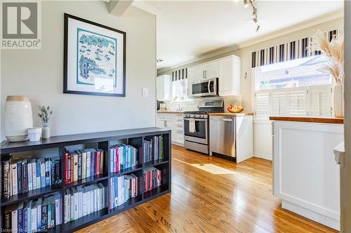 27 Collier Crescent, Hamilton, ON - Indoor Photo Showing Kitchen