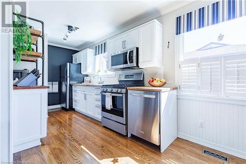 27 Collier Crescent, Hamilton, ON - Indoor Photo Showing Kitchen