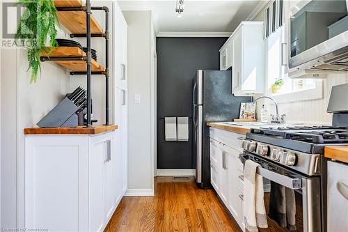 27 Collier Crescent, Hamilton, ON - Indoor Photo Showing Kitchen