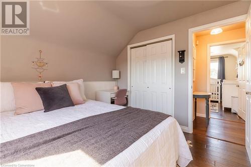 27 Collier Crescent, Hamilton, ON - Indoor Photo Showing Bedroom