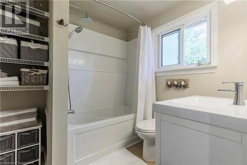 27 Collier Crescent, Hamilton, ON - Indoor Photo Showing Bathroom