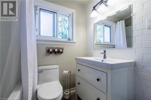 27 Collier Crescent, Hamilton, ON - Indoor Photo Showing Bathroom