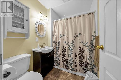 183 Pottruff Road N, Hamilton, ON - Indoor Photo Showing Bathroom