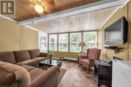 183 Pottruff Road N, Hamilton, ON - Indoor Photo Showing Living Room