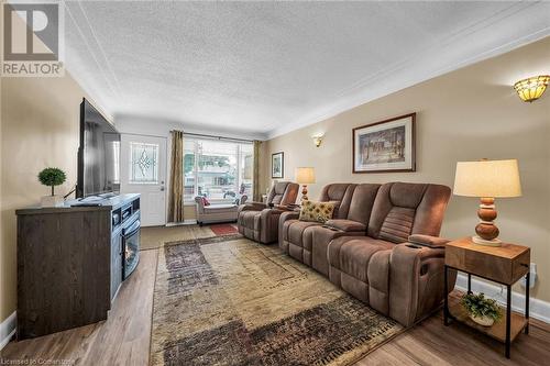 183 Pottruff Road N, Hamilton, ON - Indoor Photo Showing Living Room