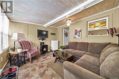 183 Pottruff Road N, Hamilton, ON - Indoor Photo Showing Living Room