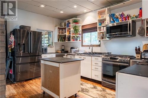 6085 Ross Street, Niagara Falls, ON - Indoor Photo Showing Kitchen