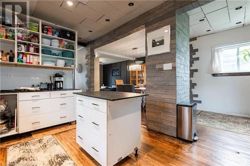 6085 Ross Street, Niagara Falls, ON - Indoor Photo Showing Kitchen