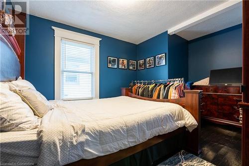 6085 Ross Street, Niagara Falls, ON - Indoor Photo Showing Bedroom