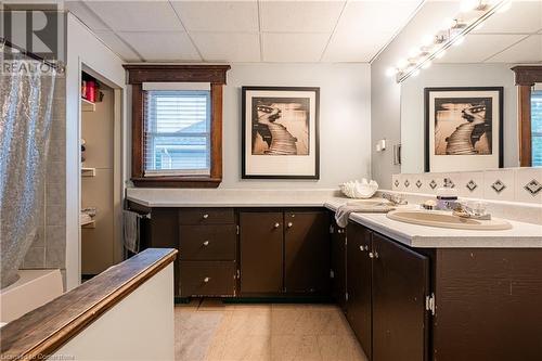 6085 Ross Street, Niagara Falls, ON - Indoor Photo Showing Bathroom