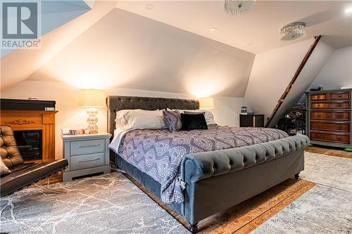 6085 Ross Street, Niagara Falls, ON - Indoor Photo Showing Bedroom