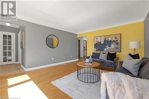 49 Cheryl Avenue, Hamilton, ON - Indoor Photo Showing Living Room