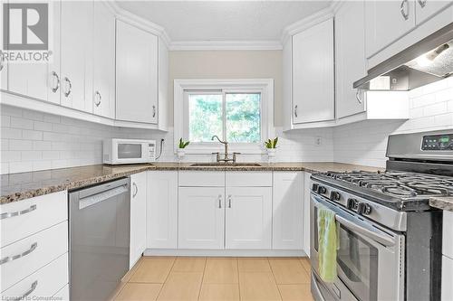 3 Palmerston Place, Hamilton, ON - Indoor Photo Showing Kitchen