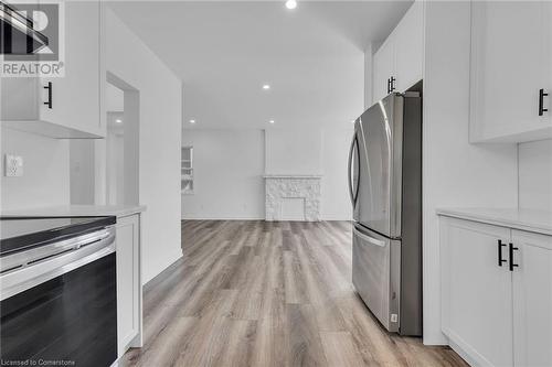 21 Weir Street S, Hamilton, ON - Indoor Photo Showing Kitchen