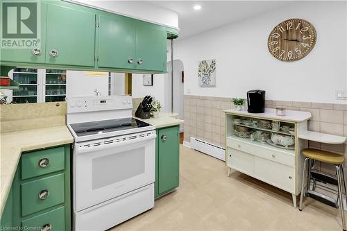 1 Glenwood Avenue, Grimsby, ON - Indoor Photo Showing Kitchen